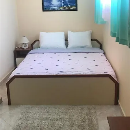 Nadin Поморие